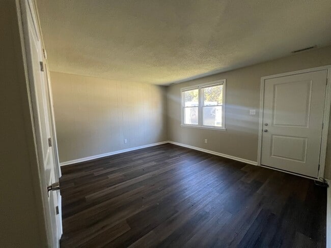 Photo - Cute 2 bedroom 1 bath duplex that is centr...