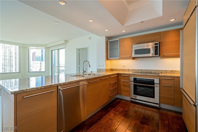 Photo - 222 Karen Ave Unidad 1901 Rental