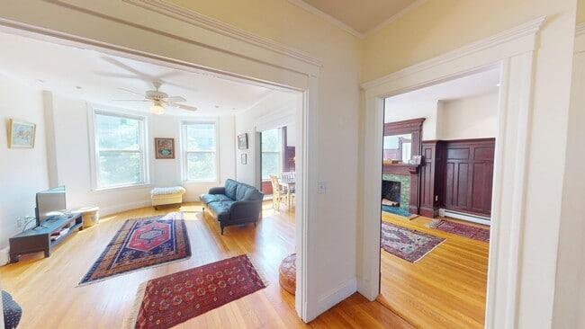 Building Photo - 95 Centre St Unit 3 Rental