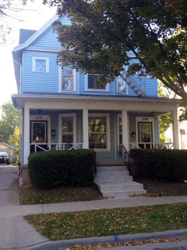 Building Photo - Lindholm Properties - 508-510-508 1/2 S. M... Unit 508