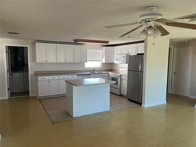 Photo - 142 Sandhurst Dr