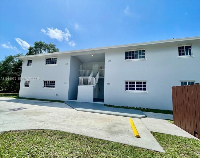 Photo - 800 SW 10th Ave Unidad 800