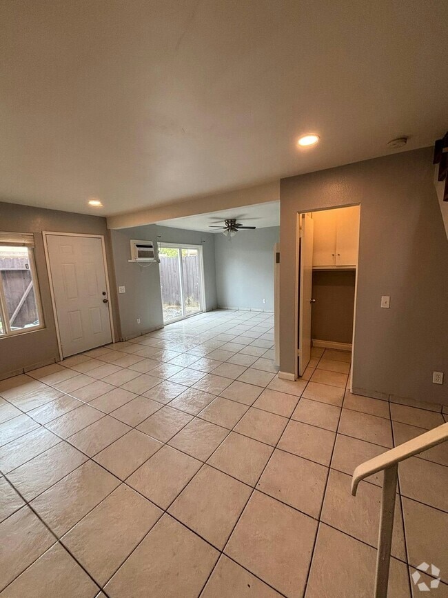 Building Photo - 1270 W 9th St Unit D Rental
