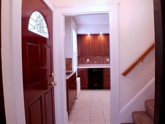 Rear Entryway - 58 Boston St Unit 58 Boston St