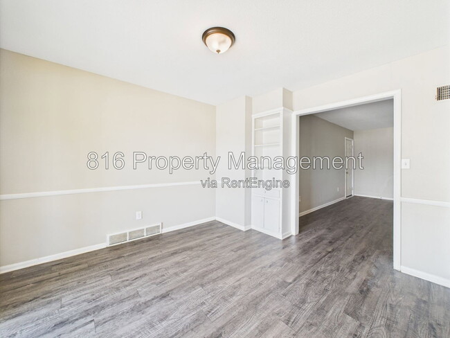 Photo - 8034 Campbell St
