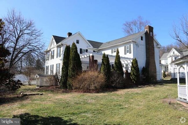 Building Photo - 627 Hammonds Mill Rd Rental