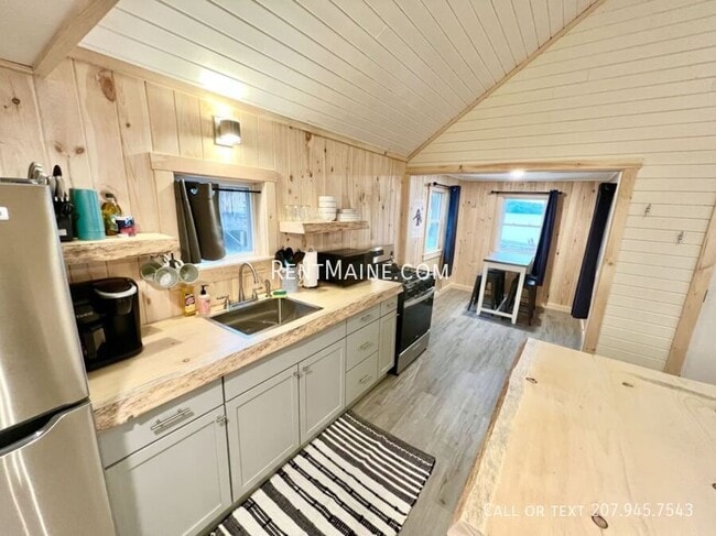 Photo - 8 Sand Beach Ln