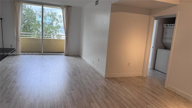 Building Photo - 18800 NE 29th Ave Unit 303