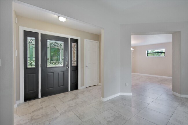 Photo - 710 W Rollingwood St