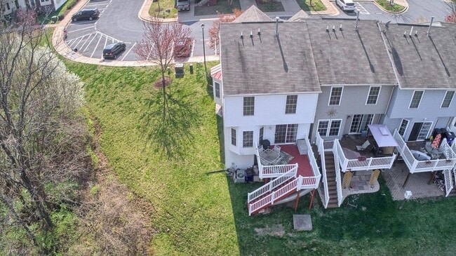 Photo - Extremely well maintained END UNIT townhou...