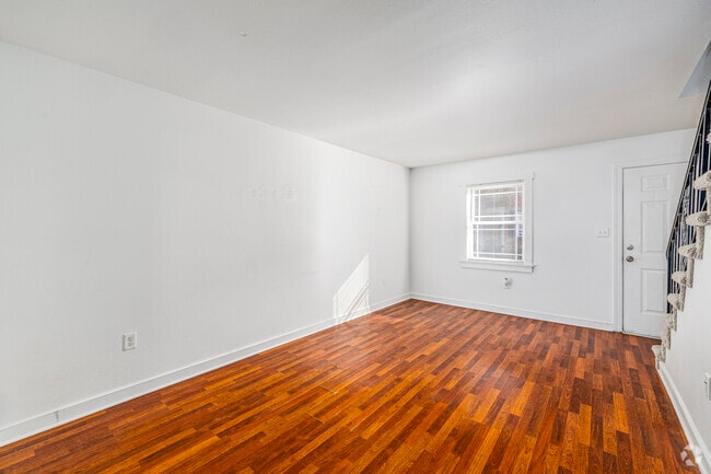 2 habitaciones, 1 baño - 725 pies cuadrados - Sala de estar - Commerce Street