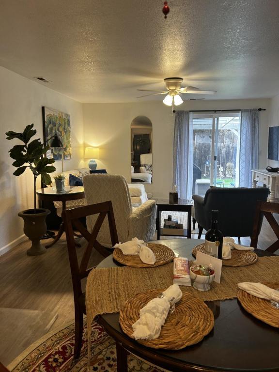 Photo - 563 Primrose Dr