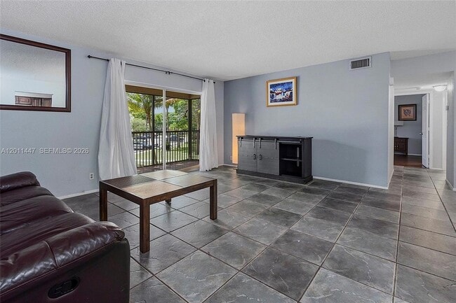 Photo - 3083 N Oakland Forest Dr Unit 206