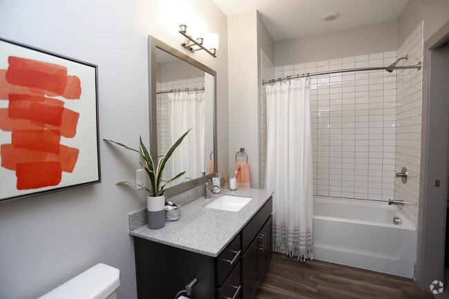 Bathroom/1BR, 1BA - 692 SF - River House