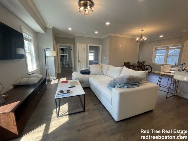 Building Photo - 862 Washington St Unit #3R Rental