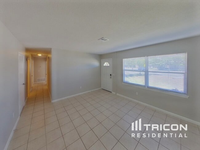 Photo - 7000 Brentford Rd