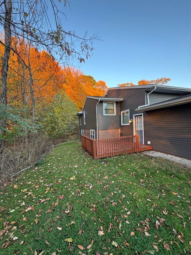 Building Photo - 4123 Regentview St NE