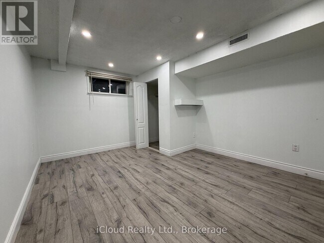 Photo - 41 Manitou Crescent