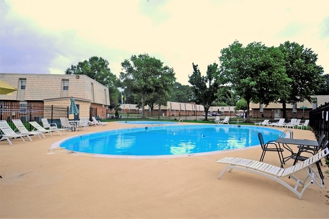 Newport Lake Apartments