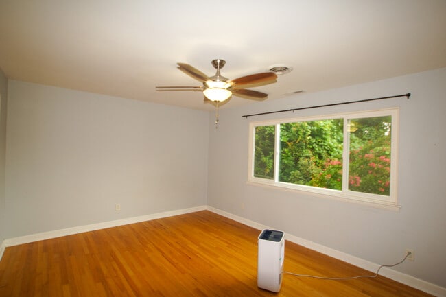 Photo - 205 Sunrise Ln