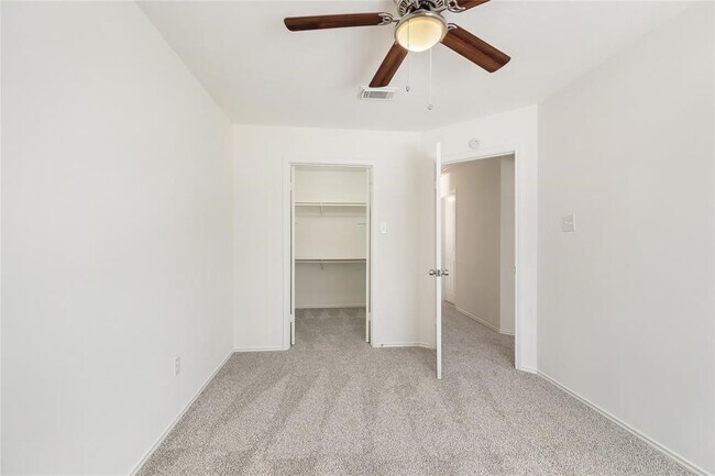 Building Photo - 9410 Calwood Cir