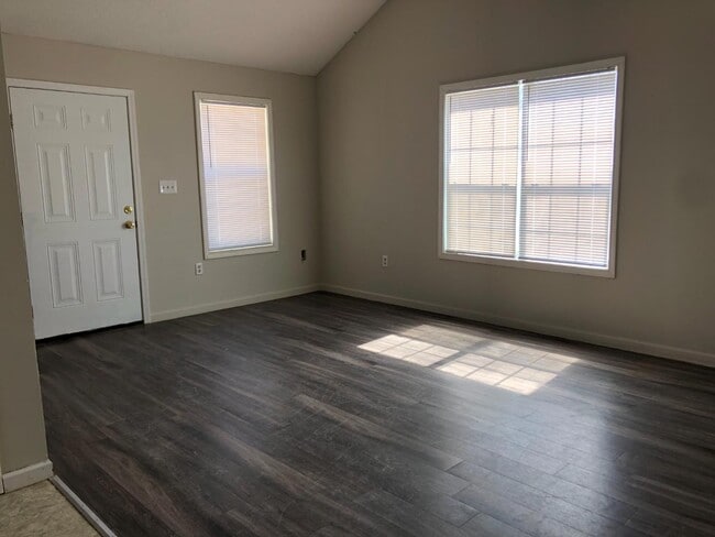 Photo - 103 Elm Tree Ln