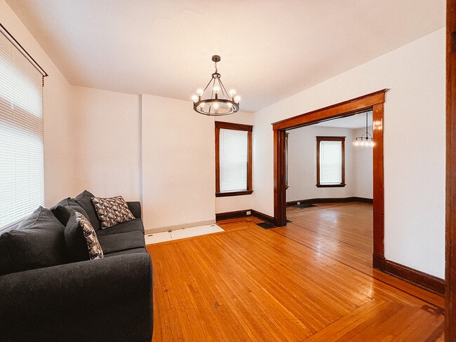 Photo - 3550 Woodburn Ave