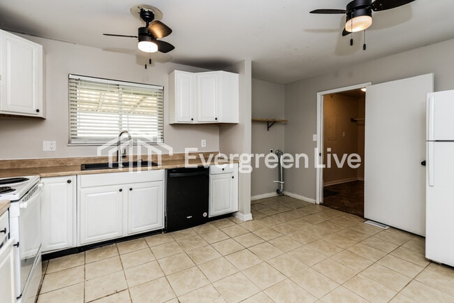 Photo - 204 W Boitnott Dr