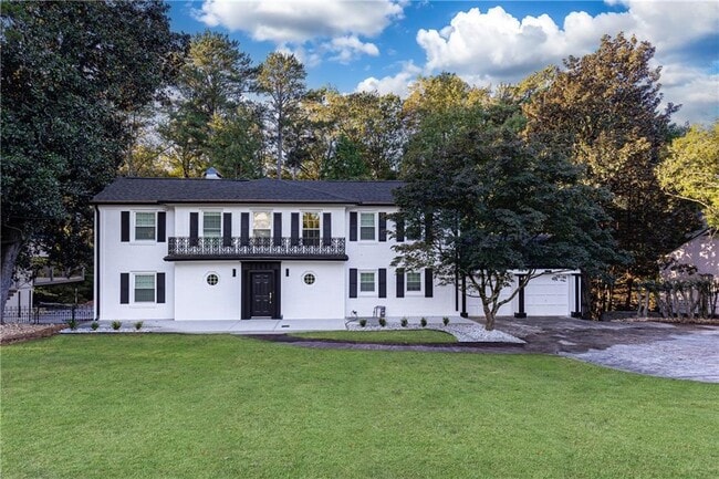 Building Photo - 200 W Paces Ferry Rd NW