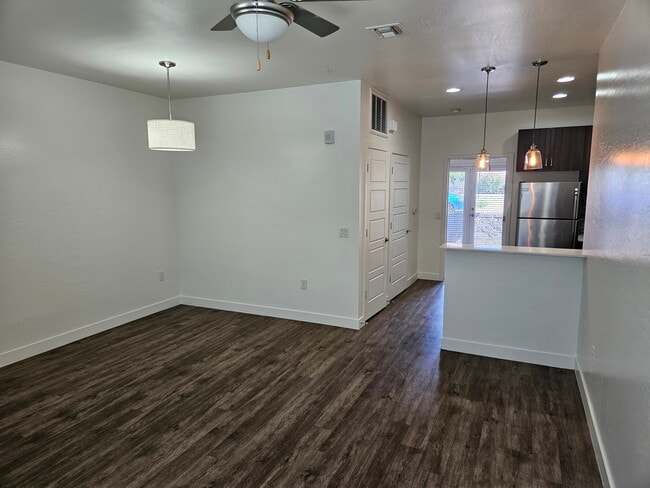 Building Photo - 8053 E Thomas Rd Unit 1313
