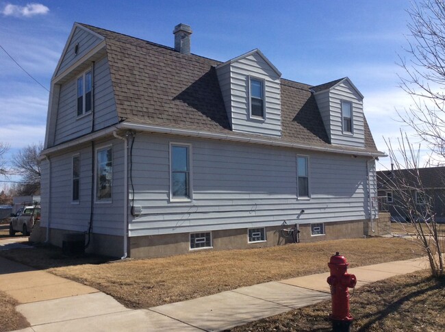 Building Photo - 1045 1st St W Unit #2