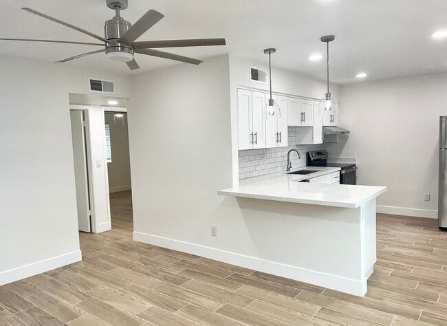 Building Photo - 2025 N Richland St Unit B