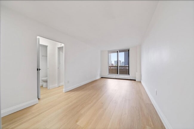 Building Photo - 223 Jackson St W