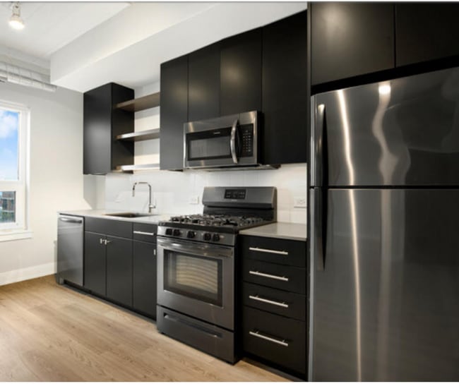 Building Photo - 941 W Belmont Ave Unit 308 Rental