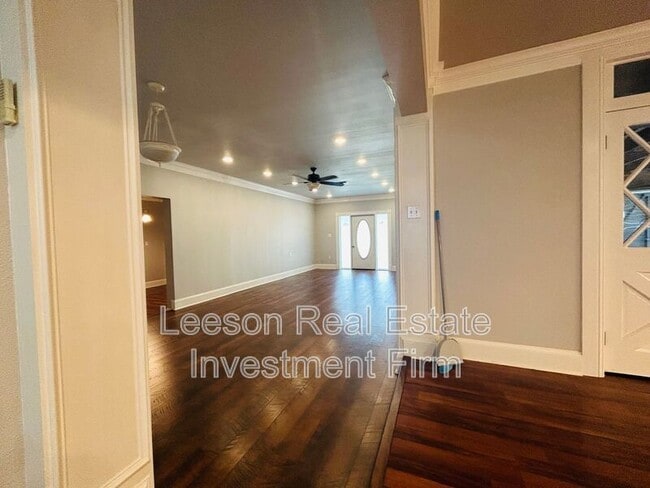 Photo - 802 Jefferson St