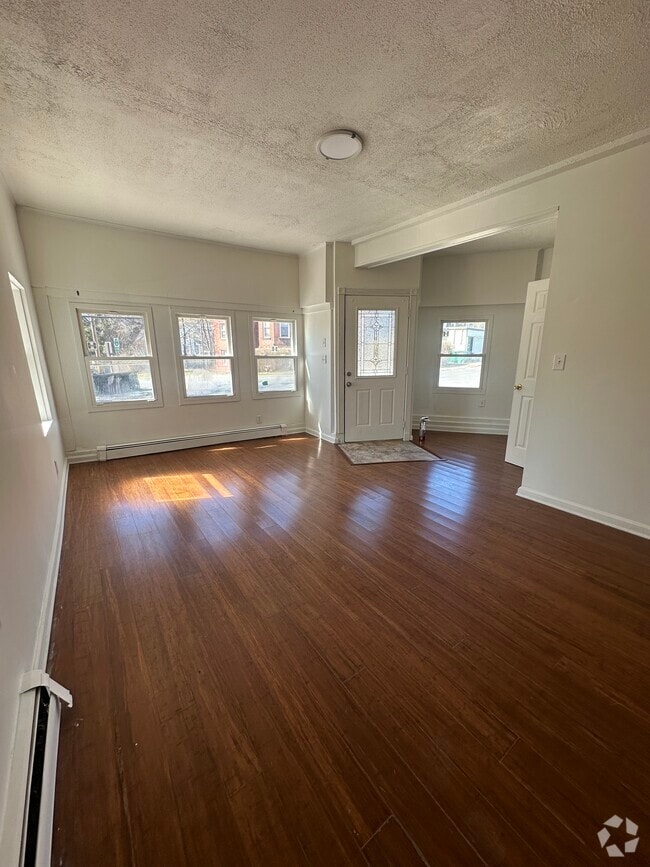 Building Photo - 107 N Bridge St Rental