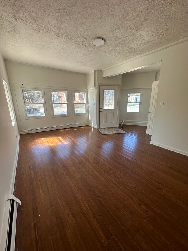 Building Photo - 107 N Bridge St Rental