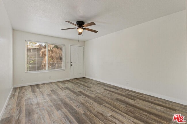 Photo - 331 E Washington Ave Unidad F