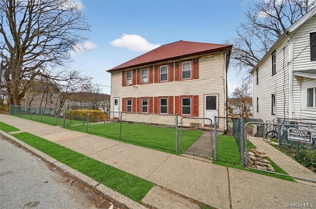 Building Photo - 664-666 N Division St Unit 3F