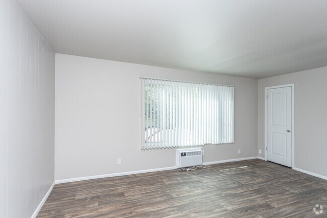 2BR, 1BA - 800SF - Living Room