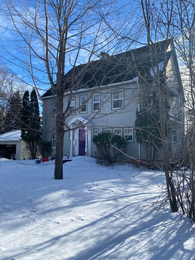 Photo - 8 E College St