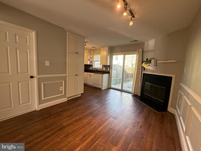 Photo - 8702 Village Green Ct