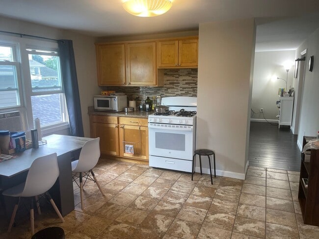 Building Photo - *129 Home Avenue Unit 2