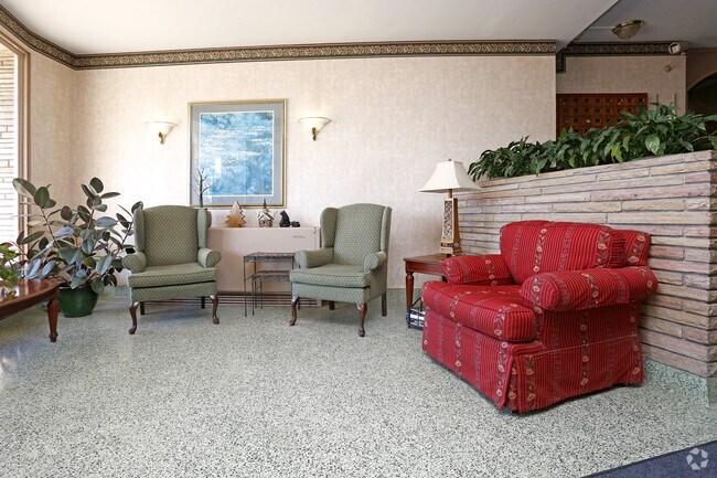 Lobby - Mount Royal Manor