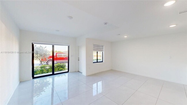 Photo - 14546 SW 260th St