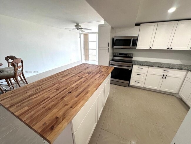 Photo - 2 bedroom in Hallandale FL 33009