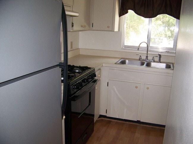 Photo - 2001 San Marcos Dr SE