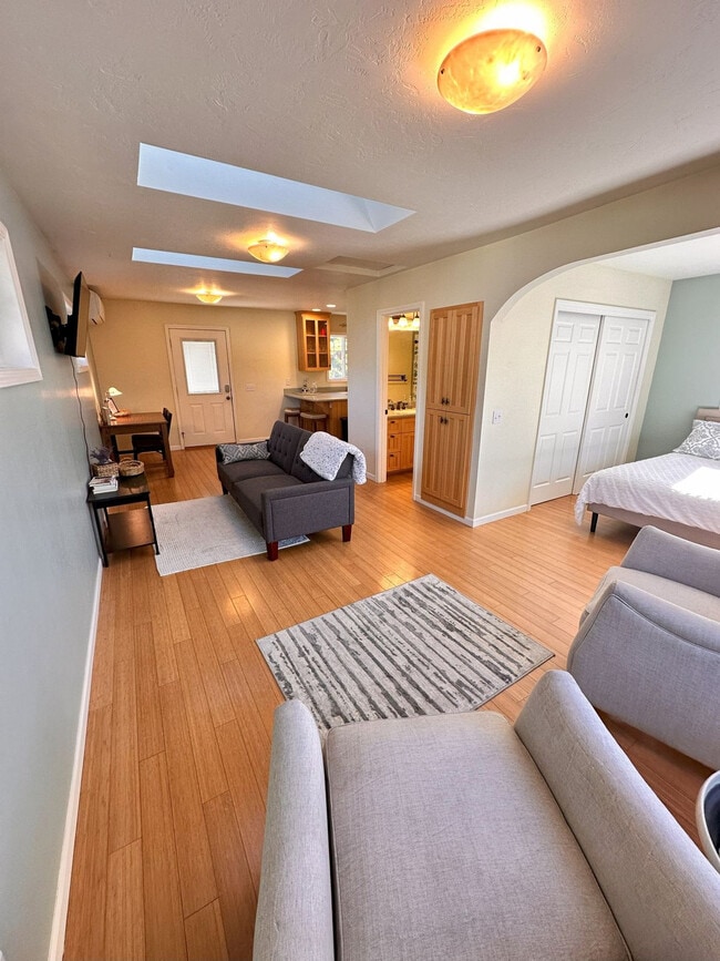 Photo - 1428 Crown Ave Unit ID1337820P