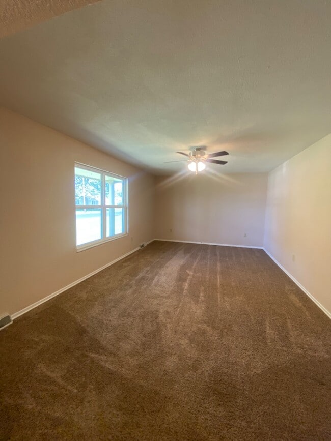 Photo - 1002 Glenn Dr