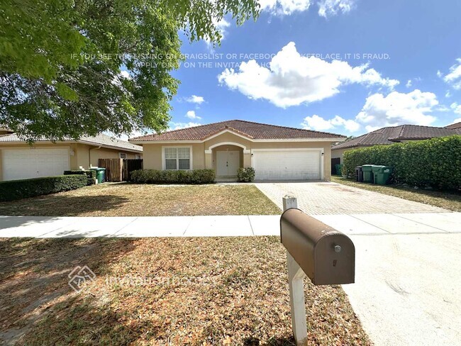 Building Photo - 16028 SW 99th Ln Rental